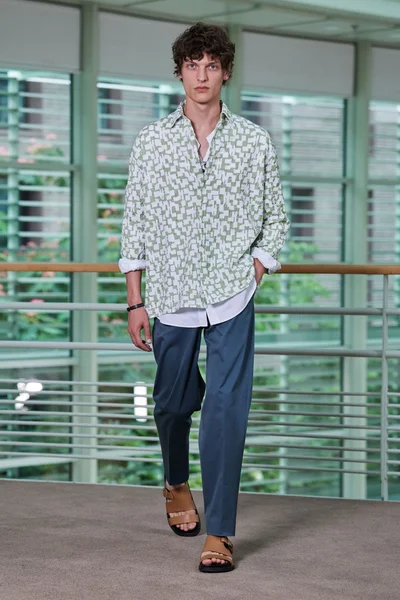 Look 13